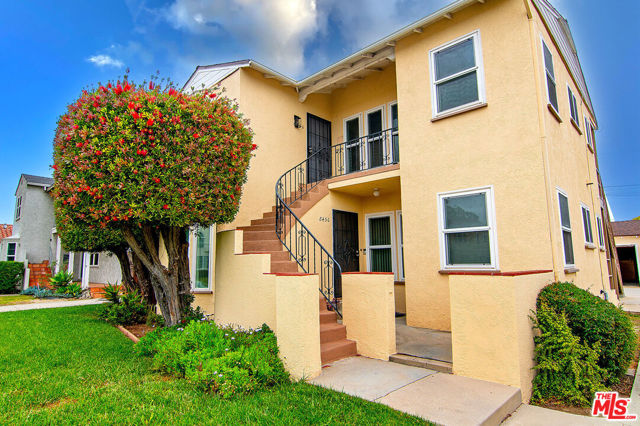 8456 Byrd Avenue, Inglewood CA: https://media.crmls.org/mediaz/1710d99a-6f77-47b9-b7da-d3a84cf3da05.jpg