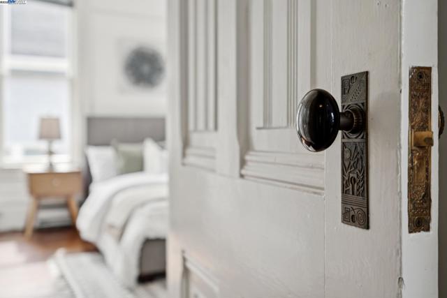 2120 Encinal Ave, Alameda CA: https://media.crmls.org/mediaz/1710e140-756f-428a-86f6-3fa642440330.jpg