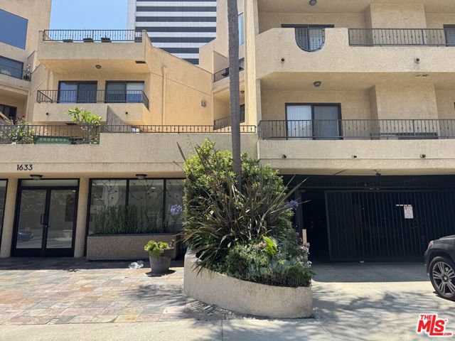 1633 S Bentley Avenue, West Los Angeles CA: https://media.crmls.org/mediaz/17110cc5-49bf-46b5-bfa5-02ab9ef74e99.jpg