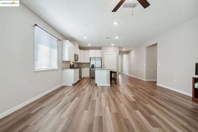2242 Park PL, Rio Vista CA: https://media.crmls.org/mediaz/17118096-5fa3-417b-a898-252ab76bff63.jpg