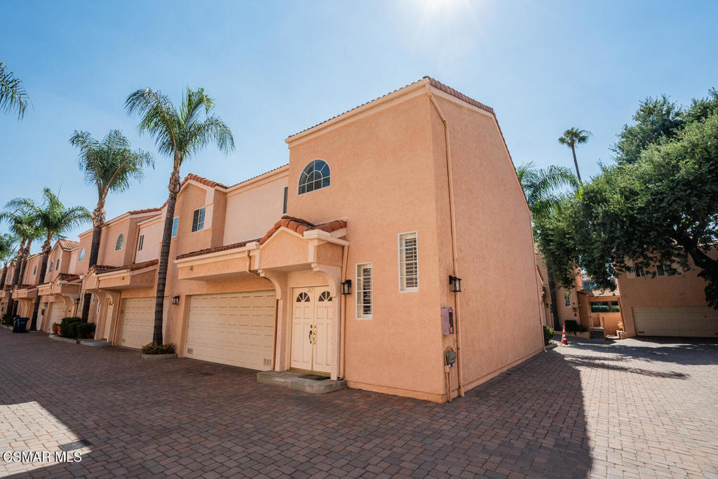 5200 White Oak Avenue #30