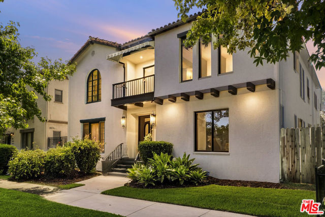 351 N Orange Grove Avenue, Los Angeles CA: https://media.crmls.org/mediaz/17124397-912b-4c72-9ce4-6b0552b7adc9.jpg