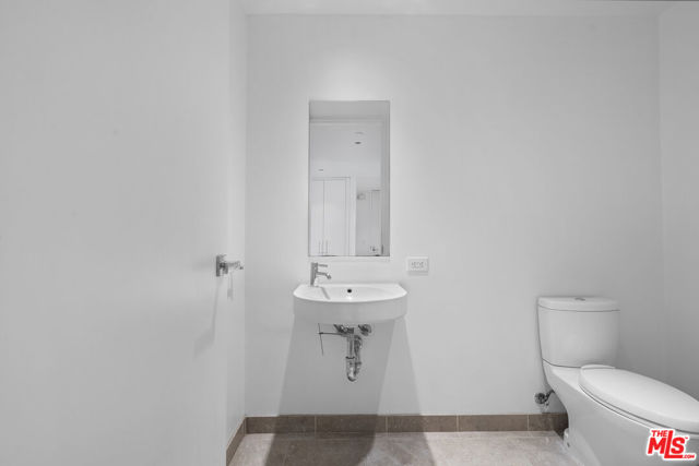 6250 Hollywood Boulevard, Los Angeles CA: https://media.crmls.org/mediaz/17130430-daa0-4ef3-b8f1-7e00c57fec04.jpg