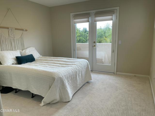 3034 Heavenly Ridge Street, Thousand Oaks CA: https://media.crmls.org/mediaz/1713162d-09be-4310-b2cb-65606d44f15a.jpg