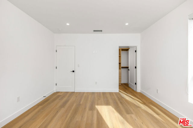 1616 S Sycamore Avenue, Los Angeles CA: https://media.crmls.org/mediaz/1713249b-01fe-490d-81bb-211a92294361.jpg