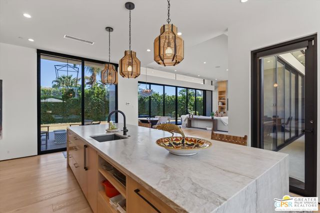 8 Desert Lark Circle, Rancho Mirage, CA 92270