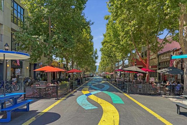 586 Burgoyne Street, Mountain View CA: https://media.crmls.org/mediaz/17135626-fcba-4496-8421-d50e399d844a.jpg
