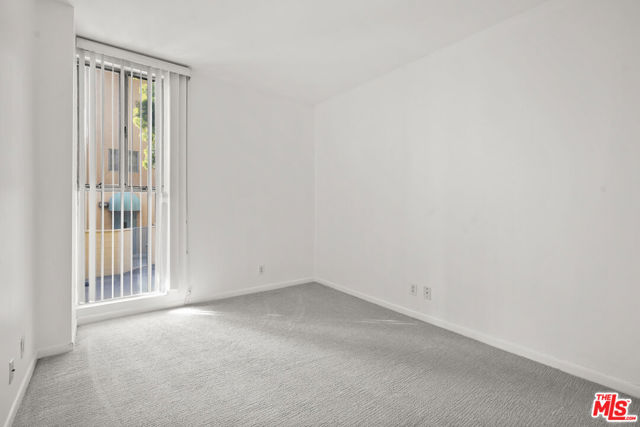 321 S San Vicente Boulevard, Los Angeles CA: https://media.crmls.org/mediaz/17138f16-9ca7-430b-a58d-2f9cc72e8645.jpg