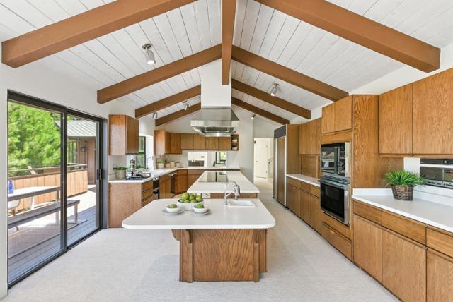 12391 Farr Ranch Court, Saratoga CA: https://media.crmls.org/mediaz/1713b4e0-2e05-4cd9-8bbb-d9f9aaaf5aa0.jpg