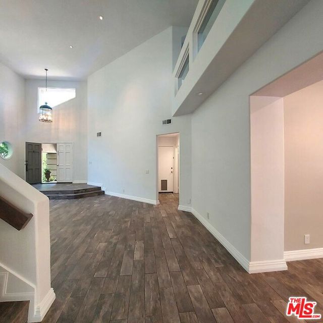 4342 Park Verdi, Calabasas CA: https://media.crmls.org/mediaz/1713d14c-bc4b-4996-af65-ab765917051e.jpg