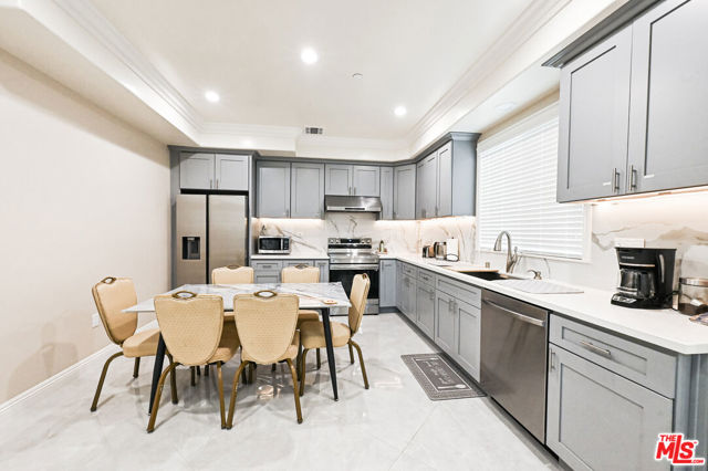 2028 S Chapel Avenue, Alhambra CA: https://media.crmls.org/mediaz/1713fc54-af90-42f6-8468-12d8c102e180.jpg