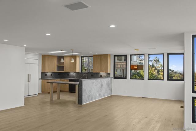 1846 Castellana Rd, La Jolla CA: https://media.crmls.org/mediaz/1714e028-affd-4537-84b9-c11c2926492c.jpg