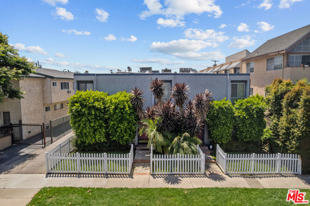 4381 Ventura Canyon Avenue, Sherman Oaks CA: https://media.crmls.org/mediaz/17152f9f-60fa-4730-a8dd-7e24f7f194e1.jpg