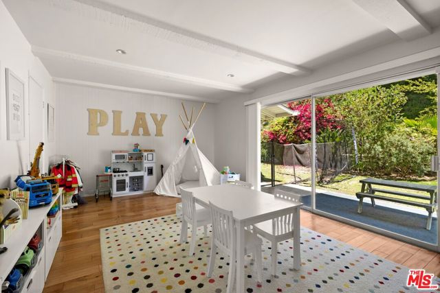 2318 Cheryl Place, Los Angeles CA: https://media.crmls.org/mediaz/1715458b-c2d3-4f38-aef3-a9bd1e7263fe.jpg