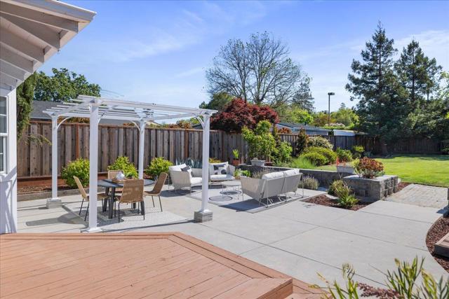 244 Hillview Avenue, Redwood City CA: https://media.crmls.org/mediaz/17155f9d-e1f0-4435-a522-6843945537e3.jpg