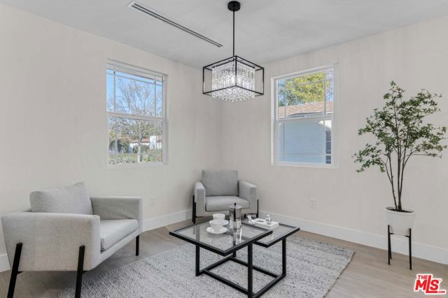 11512 La Maida Street photo 5