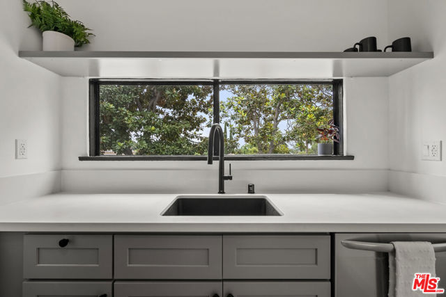 4723 Beverly Boulevard, Los Angeles CA: https://media.crmls.org/mediaz/1715b5bc-ac8a-491b-bd7f-29c5a0883e15.jpg