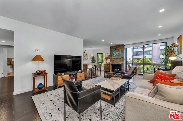 7300 Franklin Avenue, Los Angeles CA: https://media.crmls.org/mediaz/1716470f-628a-4d73-9ba7-48850026c2b4.jpg