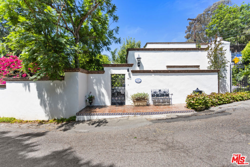 6317 Deep Dell Place — architectural residence