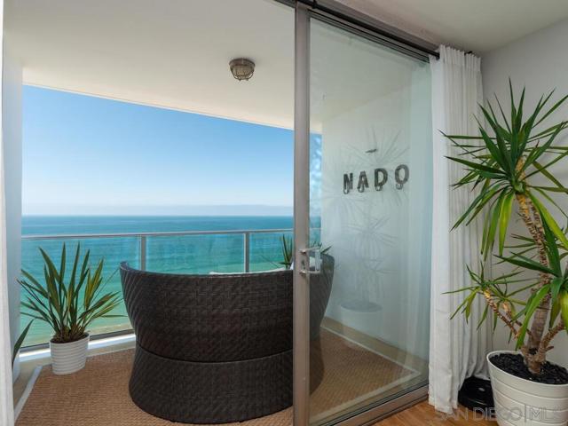 1760 Avenida del Mundo, Coronado CA: https://media.crmls.org/mediaz/17168e0d-5d3a-43a7-8431-fdf2d3887177.jpg