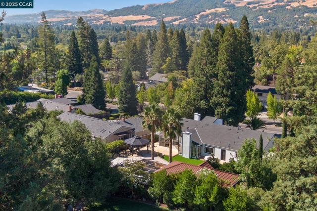 865 El Cerro Blvd, Danville CA: https://media.crmls.org/mediaz/1716bf94-74d8-462a-aad6-ee997277c5c0.jpg