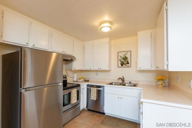 6330 Genesee Avenue, San Diego CA: https://media.crmls.org/mediaz/1716fbea-801f-4049-ac2b-7c3ae30e5c2c.jpg