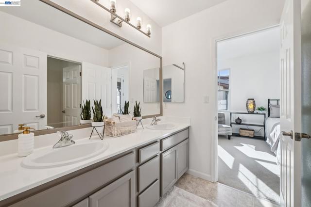 220 Hollister Avenue, Alameda CA: https://media.crmls.org/mediaz/1717159a-0185-4193-bdbb-449a5467ee5f.jpg