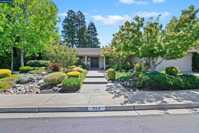 924 Cheyenne Dr, Walnut Creek CA: https://media.crmls.org/mediaz/1717225d-7185-46f7-957c-7c0a0f7b9e04.jpg