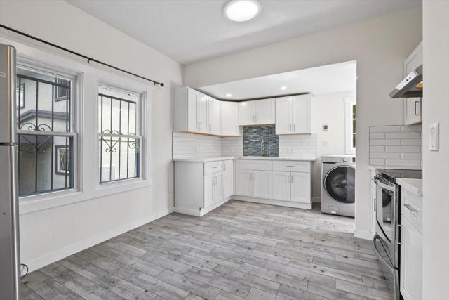 8850 Dowling Street, Oakland CA: https://media.crmls.org/mediaz/17172774-a270-4071-b324-9d542f6f3564.jpg