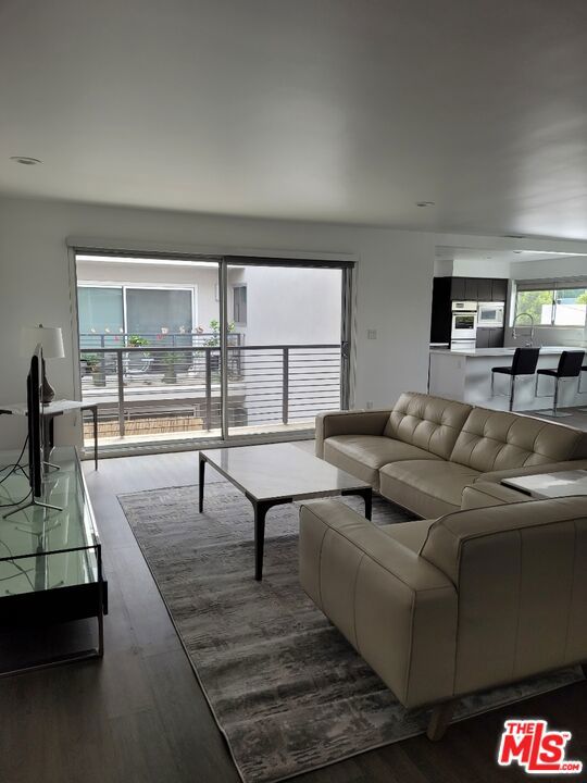 9955 Durant, Beverly Hills CA: https://media.crmls.org/mediaz/1717a587-2b1b-4fb9-9d72-7131f23467a5.jpg