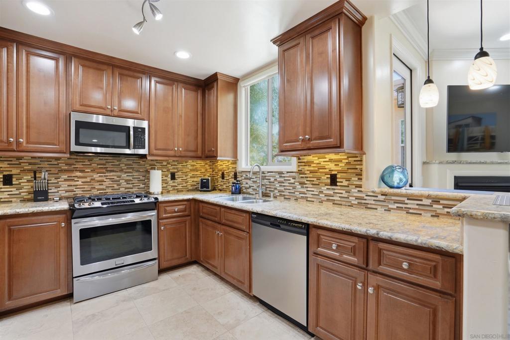 1137 Felspar Street - photo 7