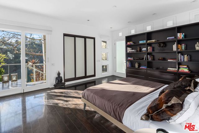 1415 Summitridge Drive, Beverly Hills CA: https://media.crmls.org/mediaz/1718827c-3dd1-4bf0-8392-be0fd35e695b.jpg