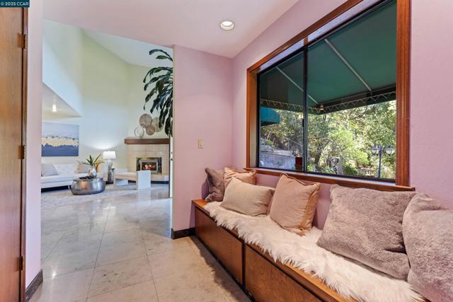 39 Mira Loma Rd, Orinda CA: https://media.crmls.org/mediaz/17190849-d749-4ee5-b6a7-15018a458f58.jpg