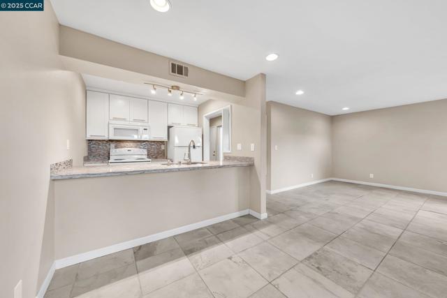 1081 San Ramon Valley Blvd, Danville CA: https://media.crmls.org/mediaz/1719d3a5-eb4b-45e5-a727-fa0e3dc4a1a0.jpg