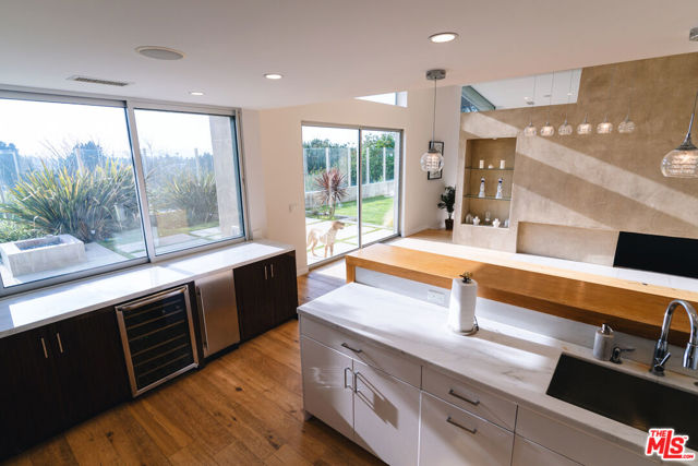 3423 Scadlock Lane, Sherman Oaks CA: https://media.crmls.org/mediaz/171a3420-a67b-4bec-87fa-6fc6cbfb22df.jpg