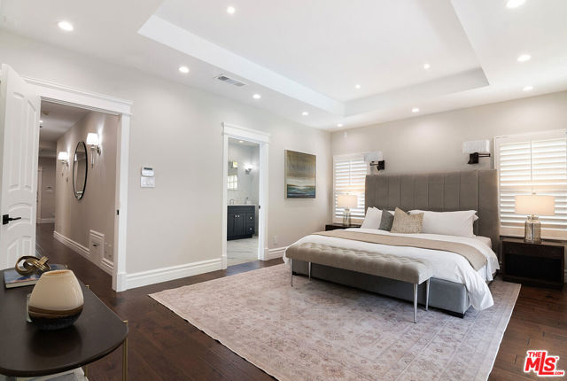 1067 Hi Point Street, Los Angeles CA: https://media.crmls.org/mediaz/171a7584-597d-4763-be29-7d38ec474b13.jpg