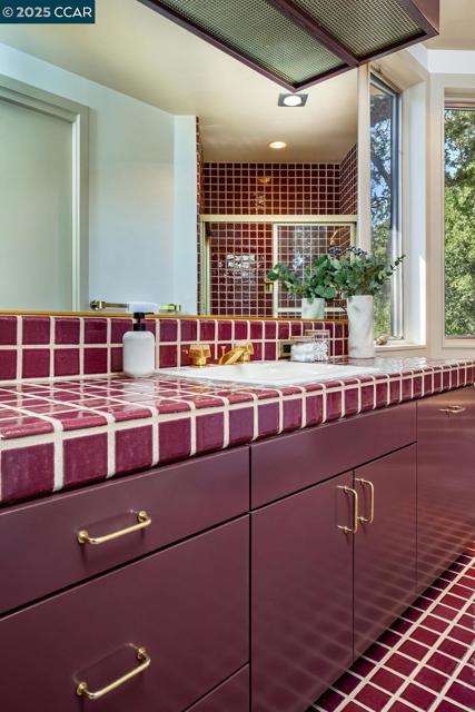 1177 Estates Dr, Lafayette CA: https://media.crmls.org/mediaz/171aeeb0-558b-4d81-85e2-c4435bd92e8f.jpg