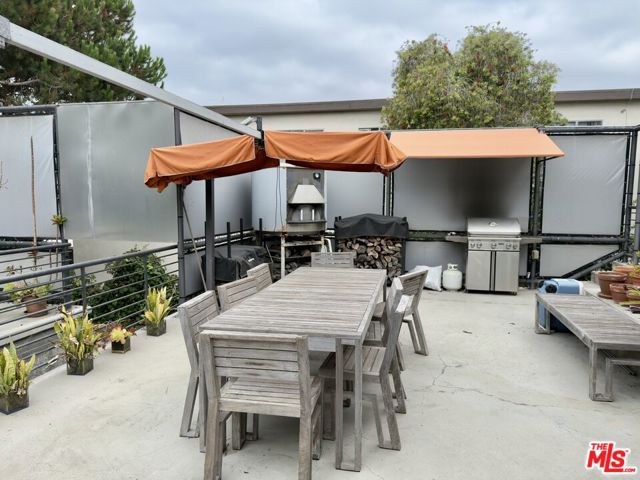 2714 4th Street, Santa Monica CA: https://media.crmls.org/mediaz/171af69b-52ca-444b-874f-2d53e6abddc1.jpg