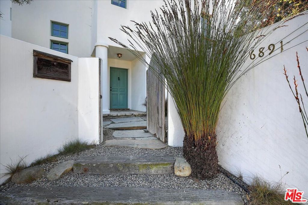 6891 Del Playa Drive