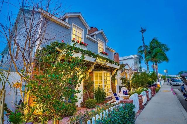 75 Corinthian Walk, Long Beach CA: https://media.crmls.org/mediaz/171b2730-546d-49cc-aa4a-726c36a90a2f.jpg