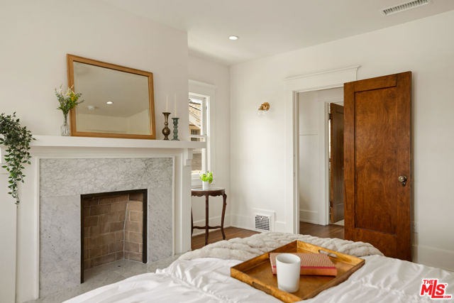 225 S Ardmore Avenue, Los Angeles CA: https://media.crmls.org/mediaz/171b9982-f96d-440b-957e-dc81b3c9aa4c.jpg