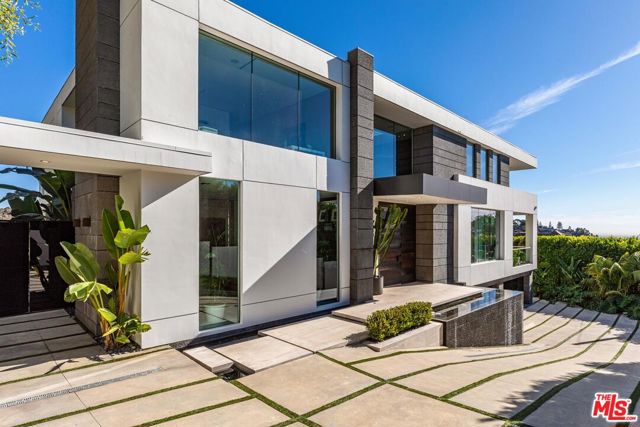 1740 Bel Air Road, Los Angeles CA: https://media.crmls.org/mediaz/171c6032-0246-4016-921f-2e83c6f7dcd9.jpg