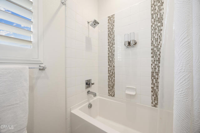 Detail Gallery Image 9 of 73 For 627 E Orange Blossom Way, Azusa,  CA 91702 - 4 Beds | 4/1 Baths