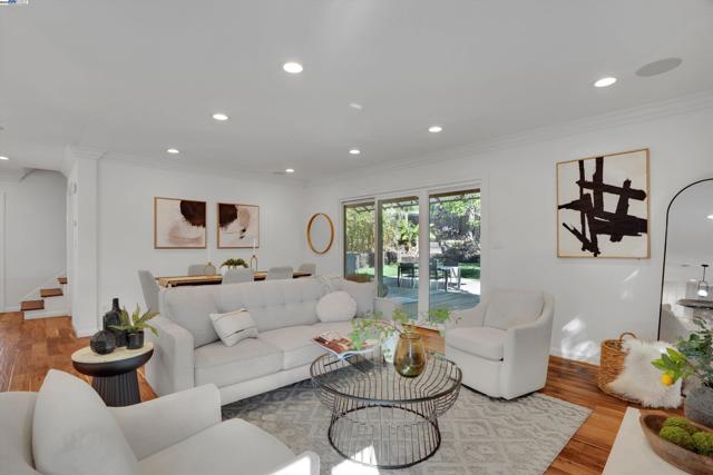 3 Dale Ct, Lafayette CA: https://media.crmls.org/mediaz/171ca77f-e81c-48fc-967d-f458ac2cb7db.jpg