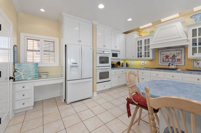 2740 Ocean Front Walk, San Diego CA: https://media.crmls.org/mediaz/171ca837-15ba-42b8-ac59-3e8961c8fbc1.jpg