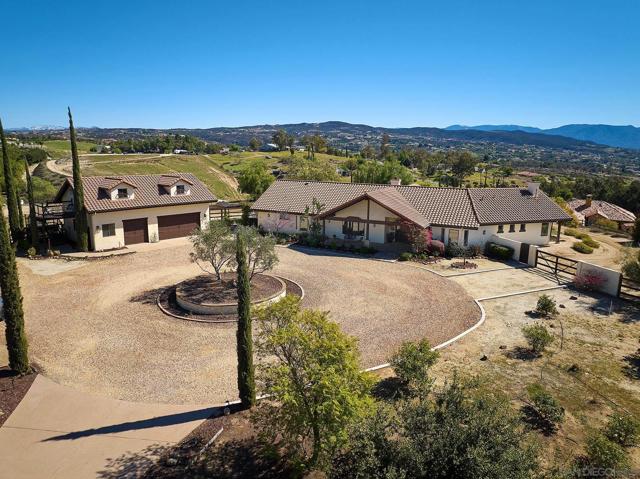 38408 Mesa Rd, Temecula CA: https://media.crmls.org/mediaz/171cd6e5-f9ae-4a78-bb57-10e94903f891.jpg