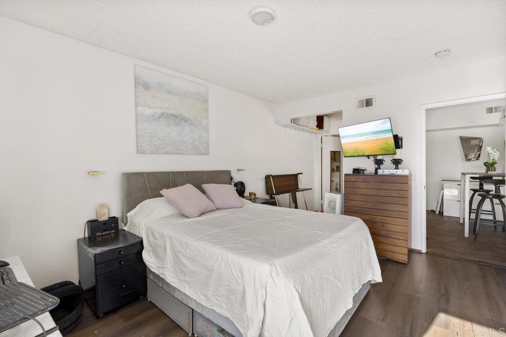 1050 Washington Ave - photo 10