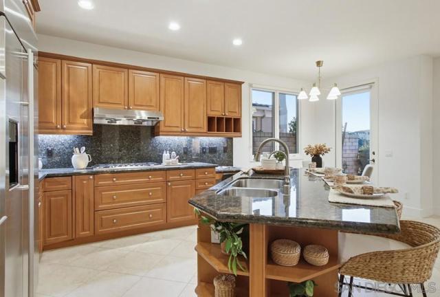 5448 Caminito Bayo, La Jolla CA: https://media.crmls.org/mediaz/171d013a-d9e4-4b9b-92e9-9e783dc72f4e.jpg