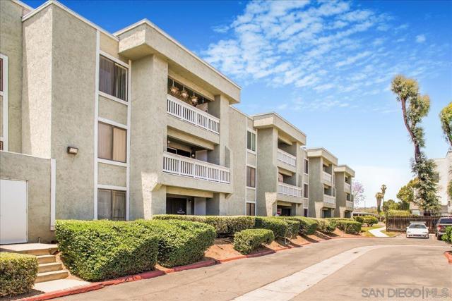 1050 E Washington, Escondido CA: https://media.crmls.org/mediaz/171d540d-08e4-4508-b9e2-8f55ac96baf5.jpg