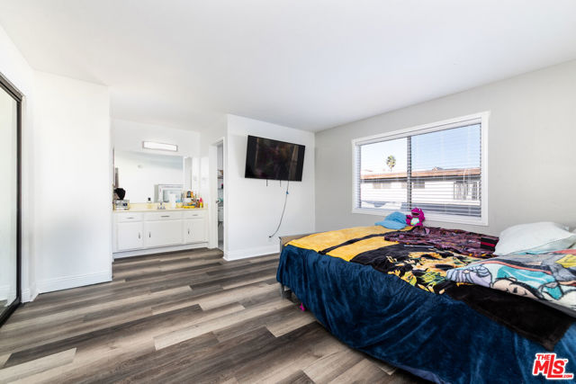 15214 S Raymond Avenue, Gardena CA: https://media.crmls.org/mediaz/171db386-887a-4dbd-9116-7c3cd2e4d82f.jpg